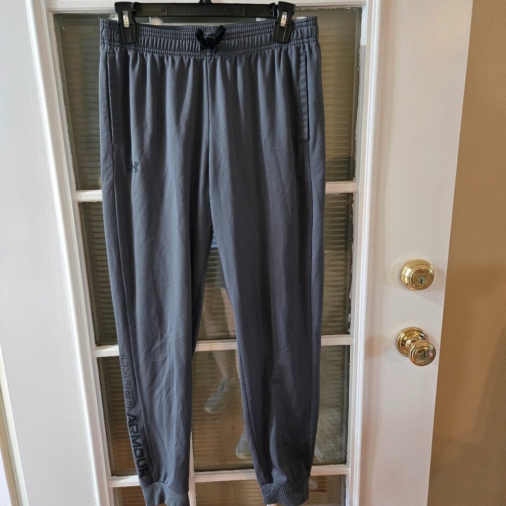 Boys Under Armour Gray Pants in Size XL